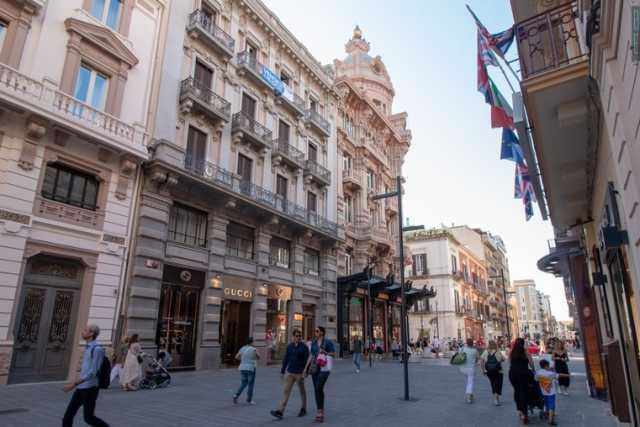 Bari, pronta l'ordinanza: per i negozi orario continuato e chiusura alle 19